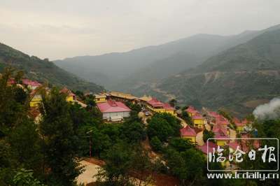 临翔区南美乡户肯村新貌.JPG