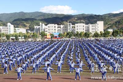 底图（淡化教学楼显学生）.jpg