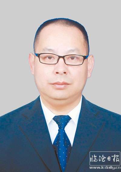 戎正商照片灰底.jpg