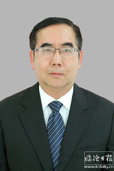 黄永刚照片灰底.jpg